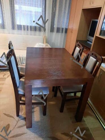 kaput sa dva lica: Kocka sto
Dimenzije: 40
Cena: 195 e
Stolice rupa
Cena: 34 e po kom — 1