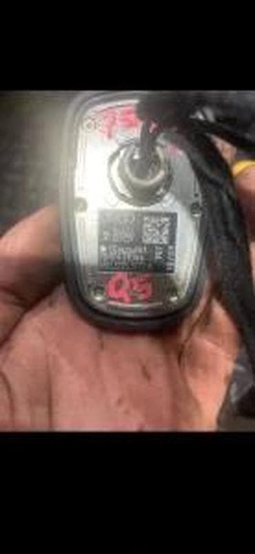 moj auto: AUDI Q5 RADIO GPS ANTENA 8R0035503A | Audi delovi zemun altina — 1