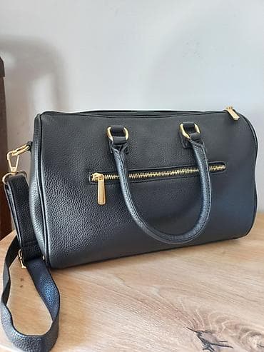 Crna kožna torba – elegantan „bowling/duffle“ model - Materijal: crna