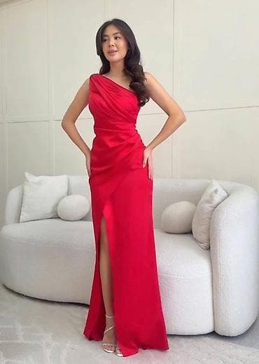 zero haljine: Elegantna duga haljina na jedno rame
S M L
2999 din — 4