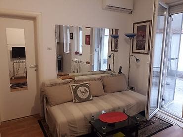 Stan se sastoji od dnevnog boravka sa kuhinjom, i odvojenom spavaćom na lalafo.rs Stan se sastoji od dnevnog boravka sa kuhinjom, i odvojenom spavaćom