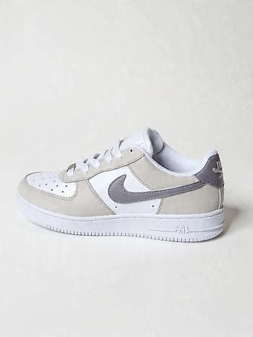 Nike patike niskog profila – bele sa sivim detaljima - Model