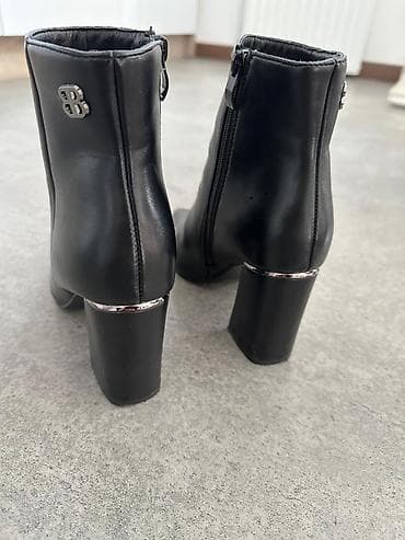 Crne ženske gležnjače sa štiklom - Materijal: glatka ekološka koža - na lalafo.rs Crne ženske gležnjače sa štiklom - Materijal: glatka ekološka koža -