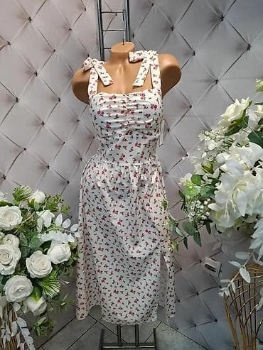 Haljine: Letnja haljina na bretele sa čvorovima – midi dužina - Model — 2