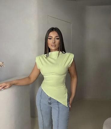 ✅Asimetrična ženska majica bez rukava
✅1550 din 
S M L