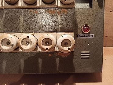 Nameštaj: Stara "spratna" tabla sa 14 keramičkih osigurača (pregorelih),   — 2