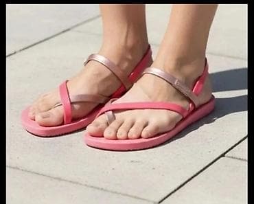 Ženske sandale – minimalistički dizajn - Model: ravne sandale sa