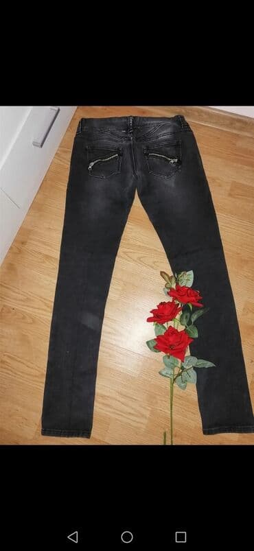 Nove farmerke br 38 m — 3