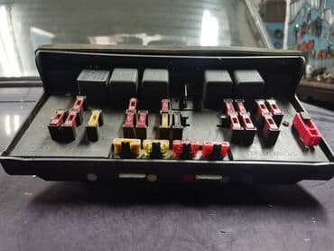 osigurac za instrument tablu: Tabla osigurača Lada 2107 Riva,2104 Karavan n.tip.Tabla sa ubodnim — 4
