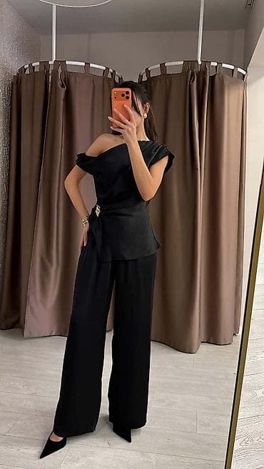 Skirts: Komplet
Cena 3400
Uni vel.
V28 — 10