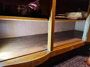 polovna komoda: Dimenzije 186х66 duzina, sirina 96 visina do ravne povrsine 118 — 6