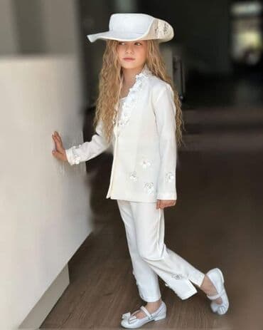 komada odece: Komplet: Majica, Pantalone, Haljina — 1
