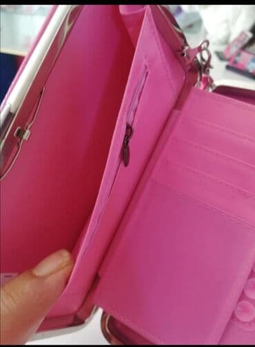 Kaiševi: Torbica tri u jednom. Ima pregrade za novac, dokumenta, i deo za — 9