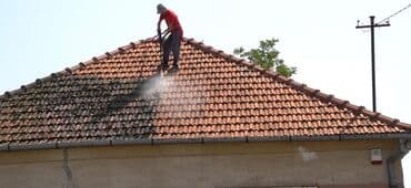 Usluga profesionalnog čišćenja krovova osigurava temeljno uklanjanje