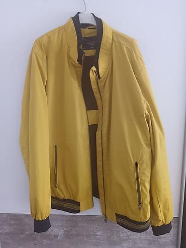 uomo gace: Muška lagana jakna u mustard/oker žutoj boji - Model: bomber/varsity — 1