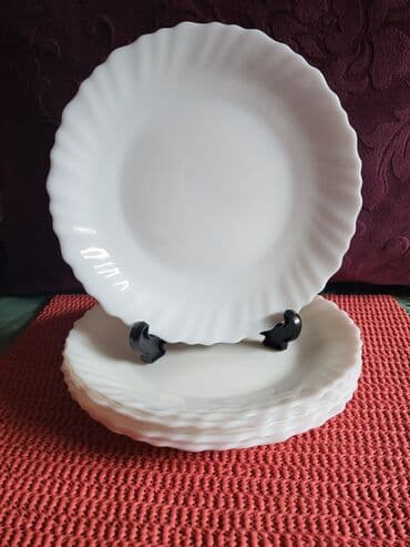 Kuhinjski setovi: Tanjiri novi od arkopala. Tanjiri plitki od arkopala. Bili su — 2