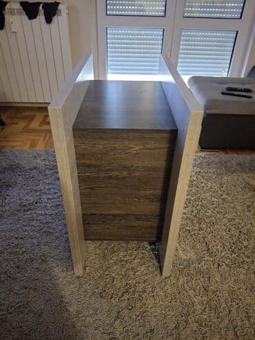 mali stocic: Klub sto – moderan, kvadratni dizajn - Materijal: oplemenjena — 2