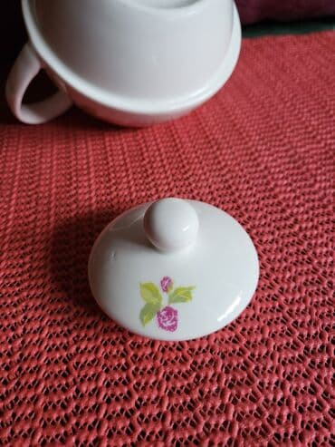 Čajnici: Bokalcic nov porcelanski. Bokal. Visina. 9cm. Duzina celog — 8