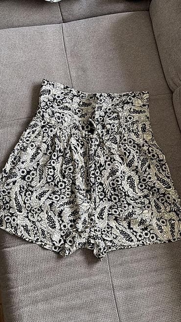 haljina cvetna: ZARA Woman šorts – print crno‑bejž paisley/cvetni - Brend: ZARA WOMAN — 2