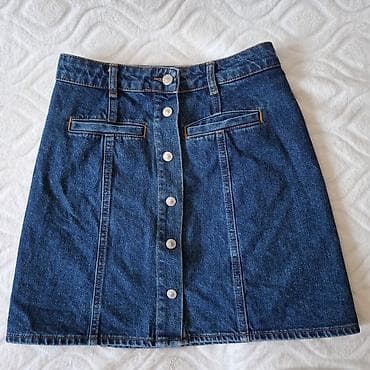 PULL&BEAR denim suknja - Model: A-kroja, kopčanje sprijeda nizom