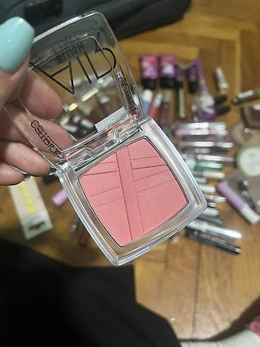 crocs torba za plazu: Veliki set dekorativne kozmetike – miks brendova Sadržaj (primeri — 4