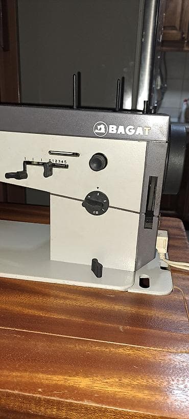 Prodajem BAGAT mašinu za šivenje model Jasna. Mašina je ispravna i u — 7