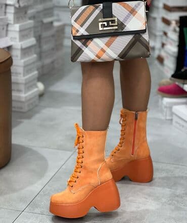 grubin obuca beograd: Novooo 
Br :36-40
Visina pete:10cm — 5