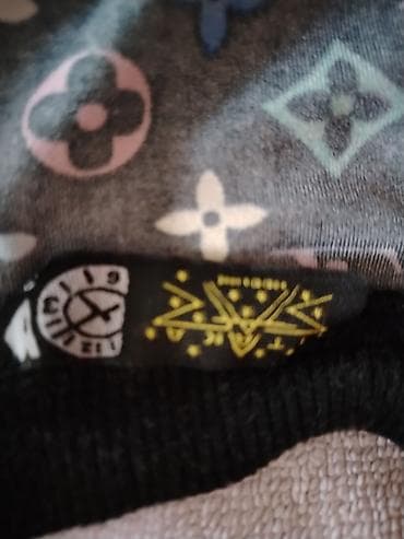 Sweatpants: Dukserica sa dugim rukavima, crna osnova, celoprekrivena šarenim — 4