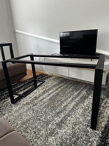 poklanjam hranilicu za bebe: Metalni ram za sto – moderni industrijski dizajn - Materijal: čelik - — 1