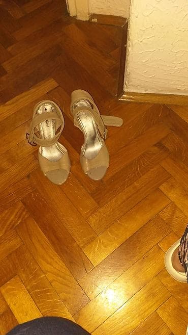 Na prodaju sandale, kao nove, broj 36.
Cena 600 RSD