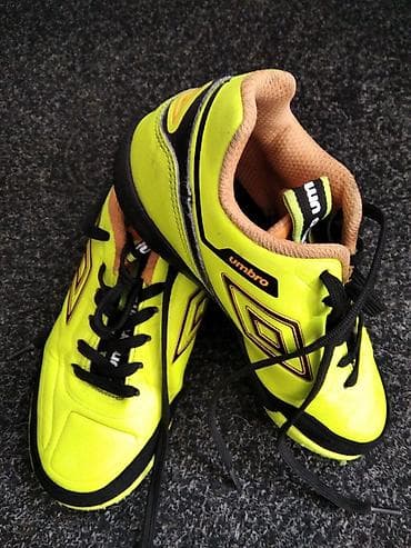dres srbije cena: Umbro patike za fudbal, broj 31. - Model za decu, dizajniran za igru — 1