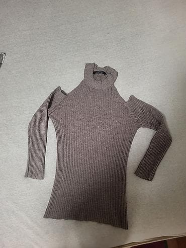 Koncana bluza sa golim ramenima velicina uni na lalafo.rs Koncana bluza sa golim ramenima velicina uni