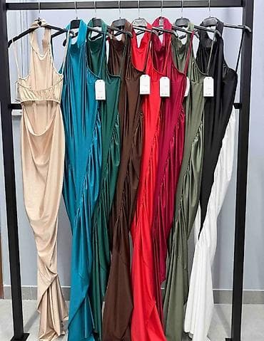 Haljine: Haljina elegantna duga sa halter izrezom i dramatičnim naborima sa — 2