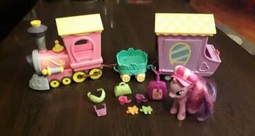 sandale za devojcice hm: MY LITLLE PONY VOZ-hasbro
Kompletan,u savrsenom stanju — 1