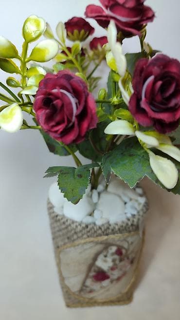 Dekorativna aranžman vaza sa veštačkim cvećem - Kompozicija burgundi