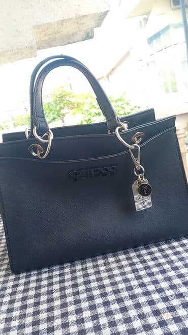torba sa sljokicama: Elegantna torbica, Guess, Materijal: Veštačka koža — 4