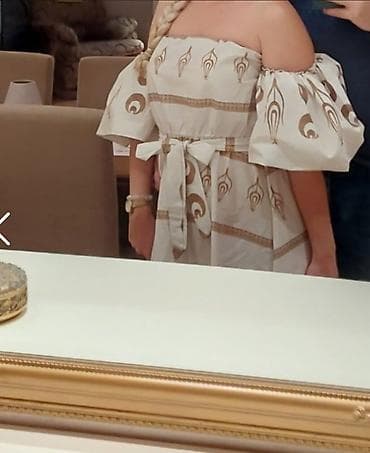 Romantična haljina nema oštećenja. Veličina odgovara S I M na lalafo.rs Romantična haljina nema oštećenja. Veličina odgovara S I M