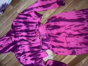 hummel zenske trenerke: Komplet trenerka S velicina Na bokovima seceno, za vise slika javite — 1