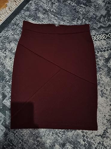 Bordo uska suknja (pencil kroj) - Boja: duboka bordo - Kroj