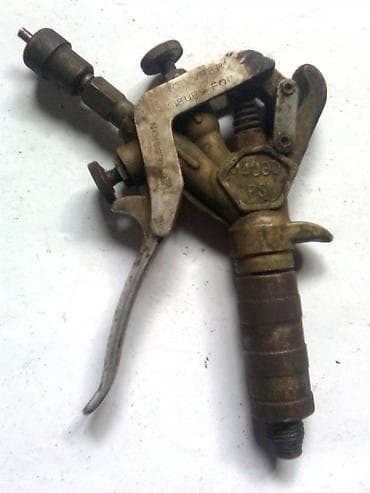 Prodajem pistolje za podmazivanje sa slike, dva komada,cena sa prve