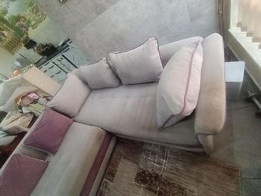 plasticne stolice sa alu nogama: Garnitura dimenzije 300x225. Trosed je duzine 180cm. Sa jastucima kao — 7