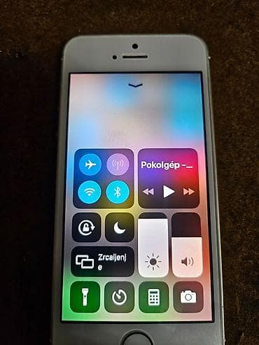 Video Games & Consoles: Apple iPhone 5s, zlatni Iphon 5s sim free icloud free 92 Bh jako dobro — 9