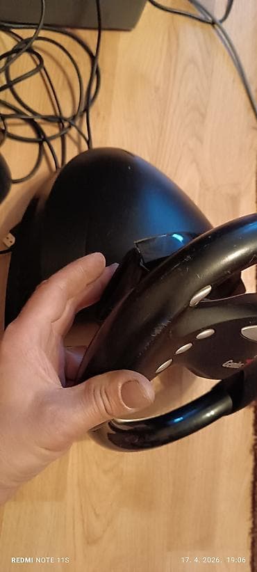 solja sa grejacem: Genius volan sa pedalama za PC - Model: Genius PC volan sa pedalama — 3