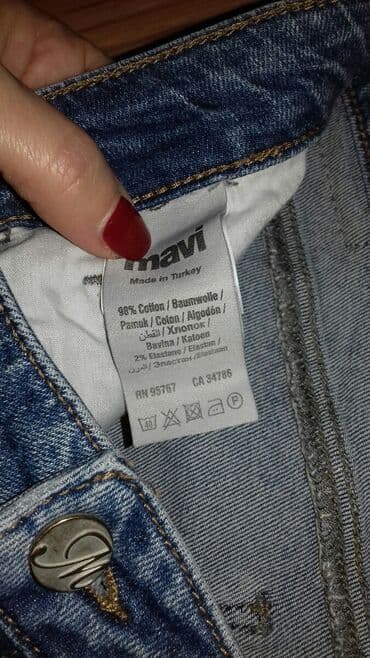pocepane pantalone: Mom fit farkice. Turska marka mavi. Odlicno stanje. Velicina pise — 3