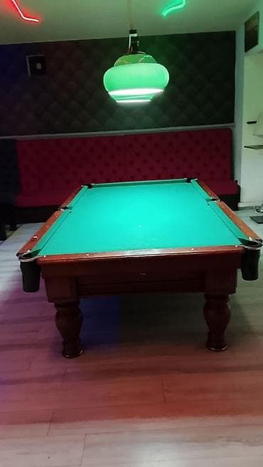 fizika za prvi razred gimnazije: Bilijarski sto sa opremom - Klasičan bilijarski sto sa zelenim — 2