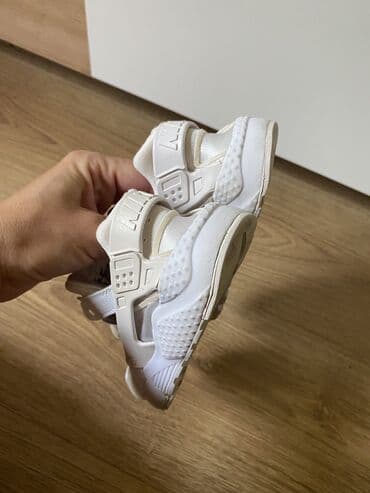 bebi odeca za devojcice: Nike, Veličina - 28, Anatomske — 10