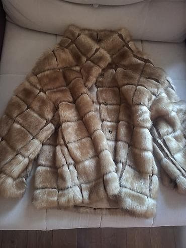 tedy kaputi: Krzneni kaput od prirodnog krzna u toploj karamela/nude nijansi. Model — 1