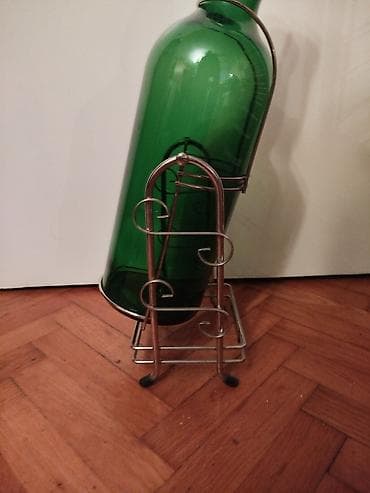 Ostali stilski dekor: Dekorativna zelena staklena boca flasa sa metalnim stalkom “Black — 6