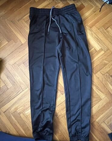muška pidžama: Original Diadora komplet trenerka
Veličina M
Nošena 2-3x — 3