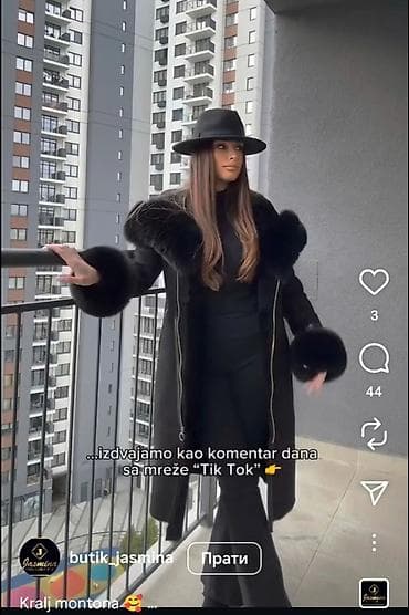 mona torbe crne: Elegantni dugi crni monton sa raskošnim krznom Polarne lisice - — 2